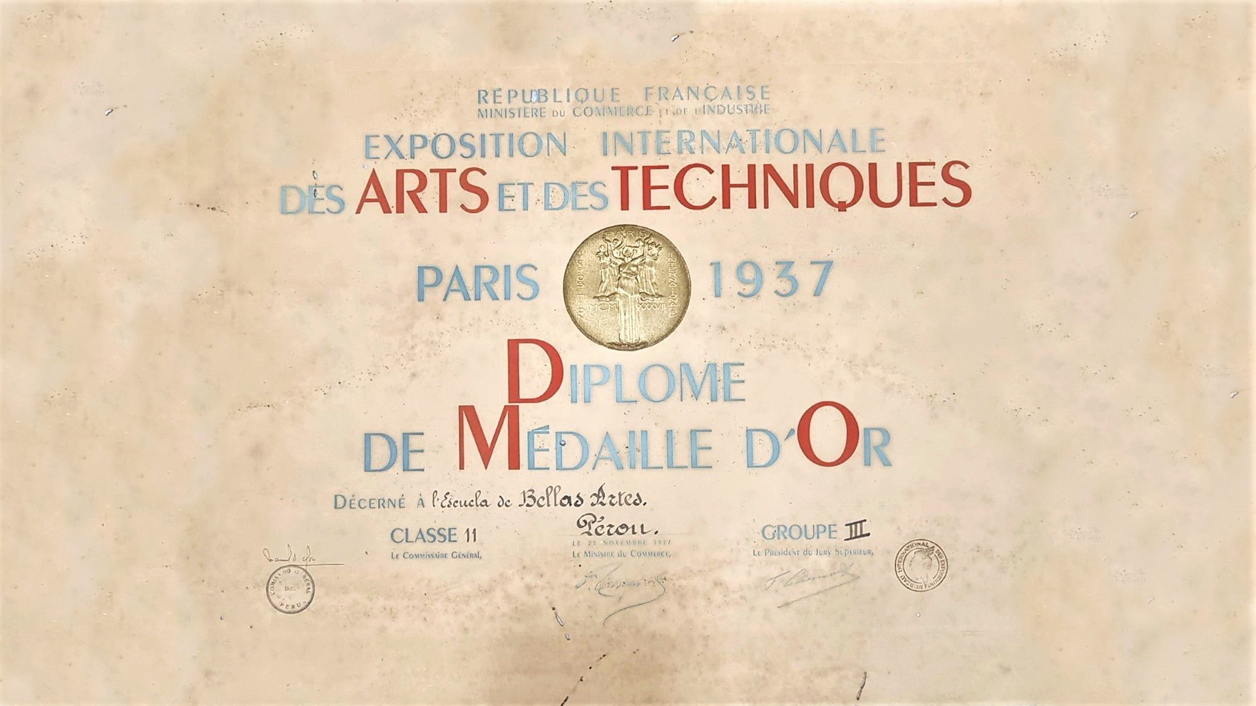 Diploma Medalla de Oro logrado por la Escuela de Bellas Artes del Perú en París, 1937. Imagen: Difusión.