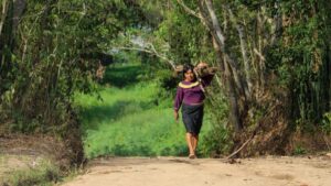 La mujer indígena cumple un papel clave en el desarrollo sostenible.