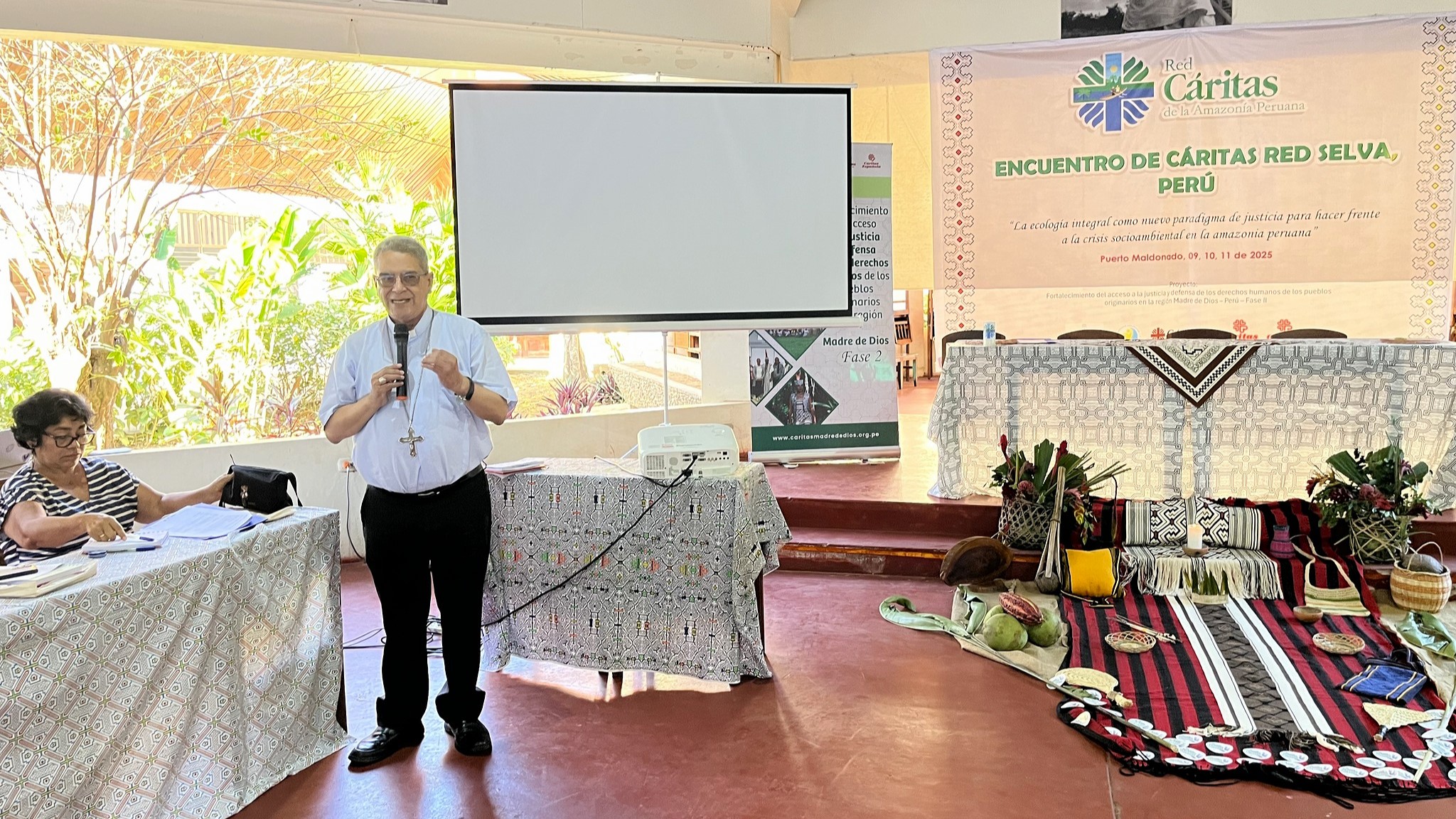 Monseñor Guillermo Cornejo.