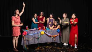 Tránsito Asociación Cultural celebra veinte años de creación colectiva con la obra teatral Queríamos cambiarlo todo, dirigida por Paloma Carpio.
