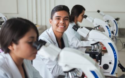 Oportunidades para estudiantes y profesionales en biotecnología. Foto: Difusión.