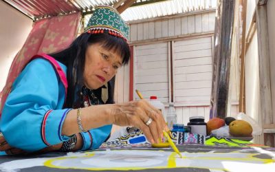 Olinda Silvano en su casa-taller en Cantagallo: "Hablaremos otra lengua, pero también somos peruanos".