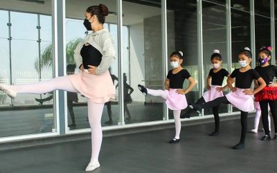 Clase de ballet en un club zonal de Lima. Foto: Serpar.