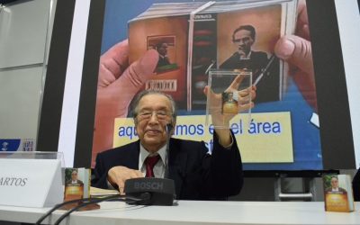 Una vida de poesía en un libro de bolsillo. Foto: Difusión.