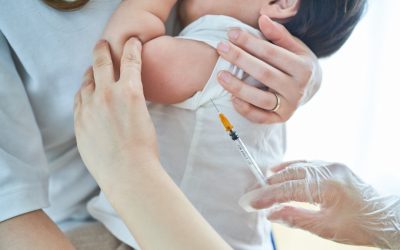 La vacunación es una de las oportunidades pendientes para  garantizar un derecho básico: crecer protegido. Foto: Canva